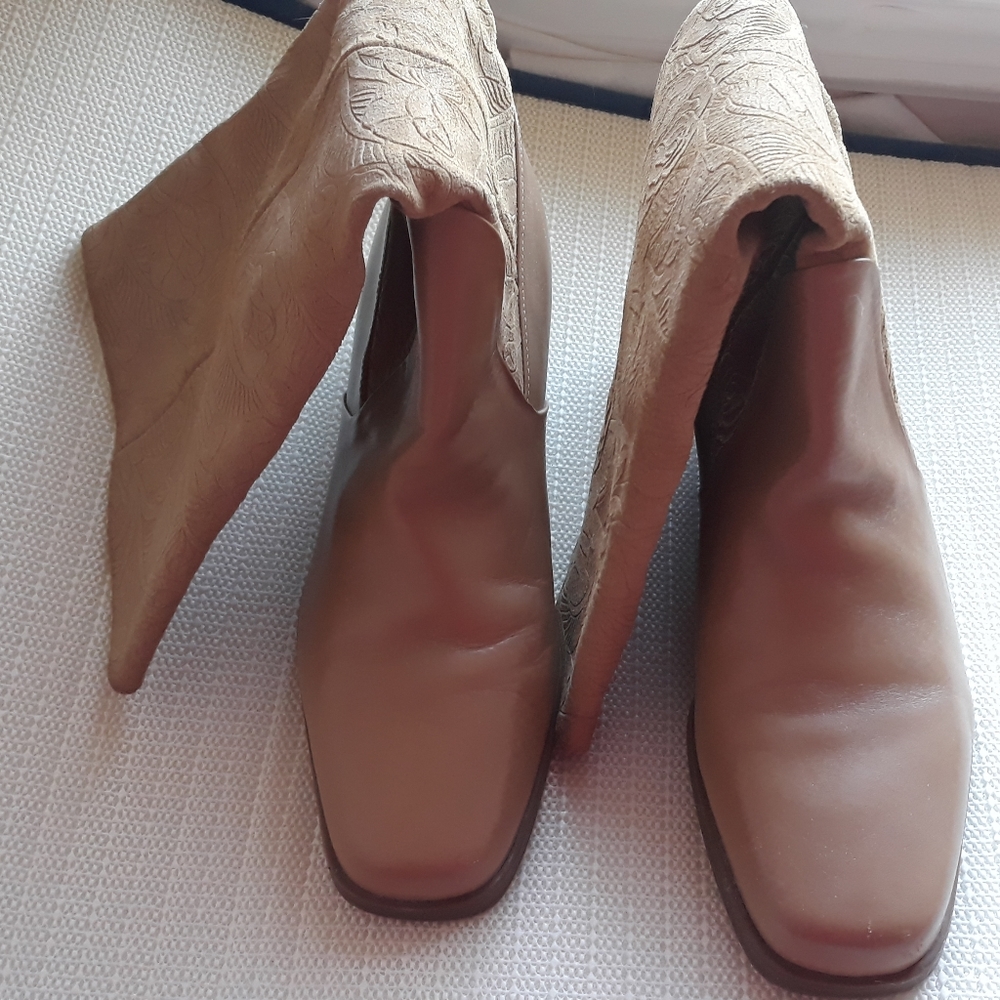 Tan 7.5 Suela womens boots
